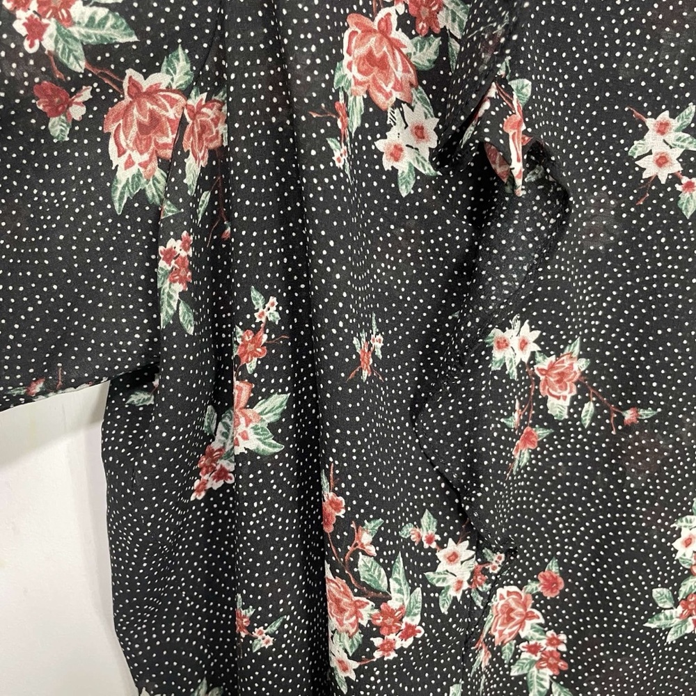 Torrid Black Top with Floral Design T23 - Picture 5 of 5